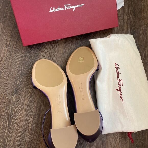 Salvatore Ferragamo Como 30 Metallic leather Sandals - Picture 9 of 9